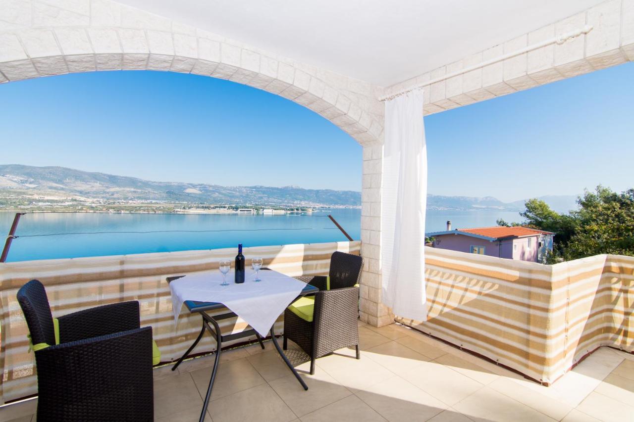 Holidays Apartments Slanada With Terrace And Sea View, Near The Beach & Town Trogir, Free Parking, Quiet Place On Peninsula Ciovo Kültér fotó