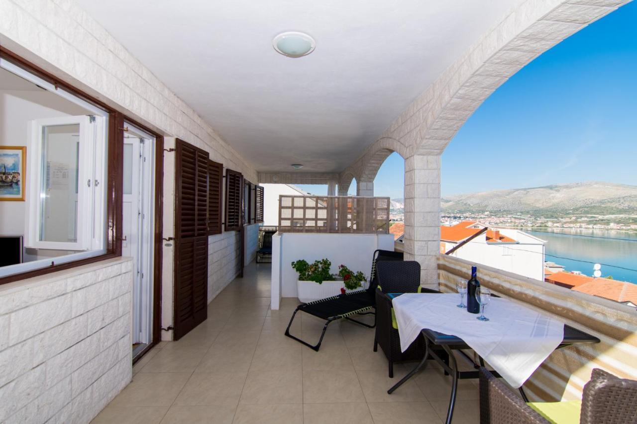 Holidays Apartments Slanada With Terrace And Sea View, Near The Beach & Town Trogir, Free Parking, Quiet Place On Peninsula Ciovo Kültér fotó