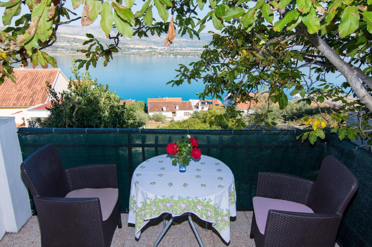 Holidays Apartments Slanada With Terrace And Sea View, Near The Beach & Town Trogir, Free Parking, Quiet Place On Peninsula Ciovo Kültér fotó