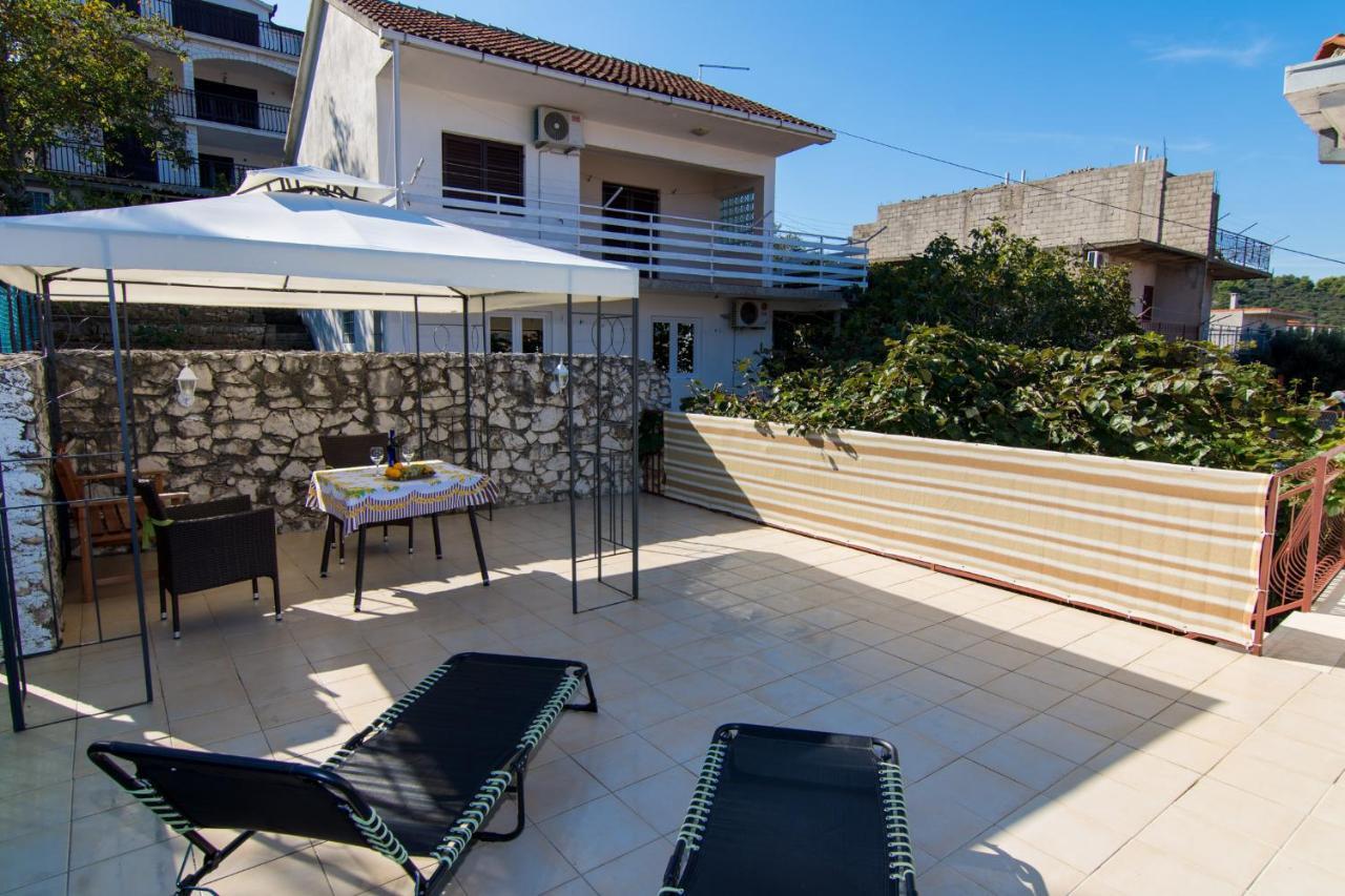 Holidays Apartments Slanada With Terrace And Sea View, Near The Beach & Town Trogir, Free Parking, Quiet Place On Peninsula Ciovo Kültér fotó