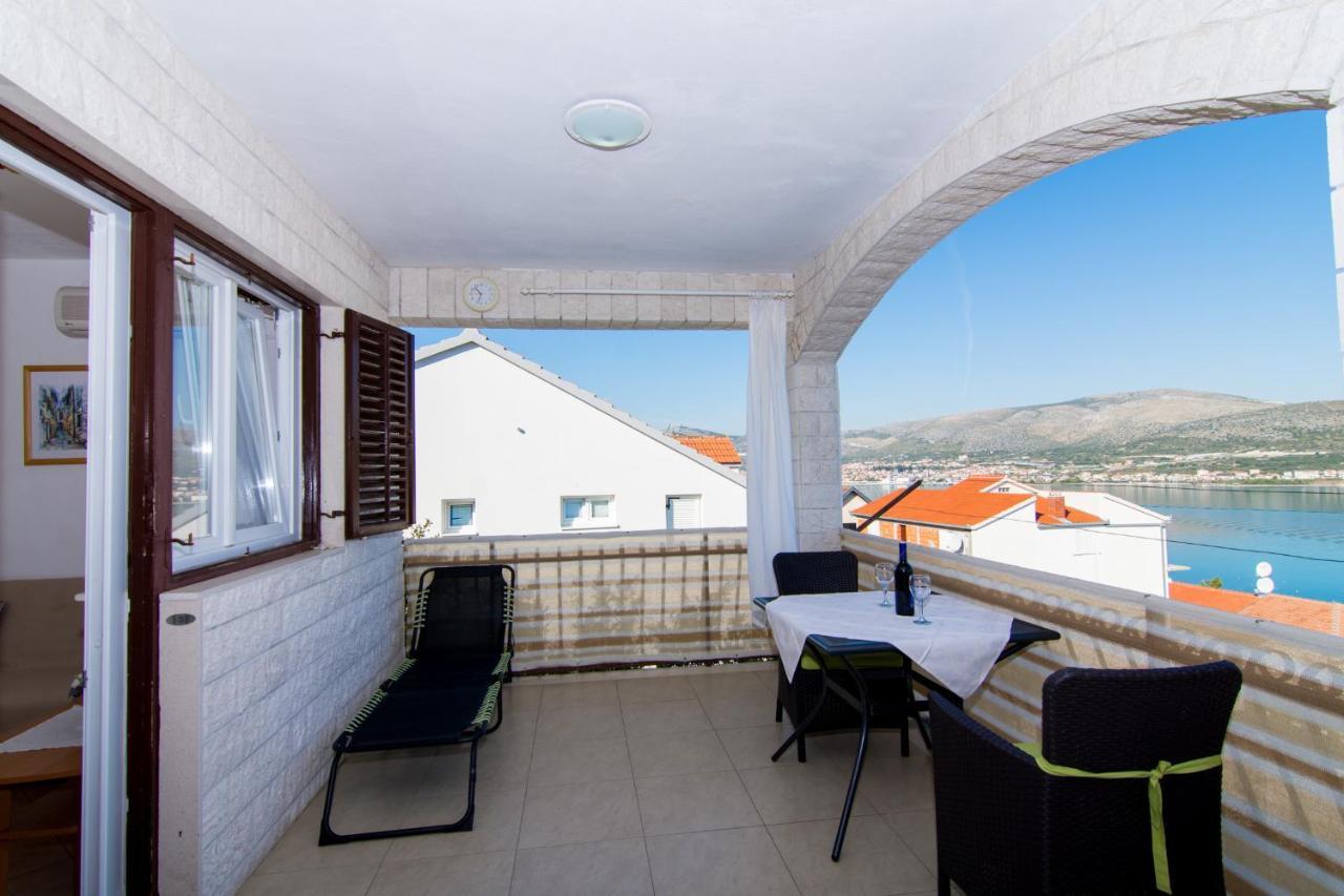 Holidays Apartments Slanada With Terrace And Sea View, Near The Beach & Town Trogir, Free Parking, Quiet Place On Peninsula Ciovo Kültér fotó