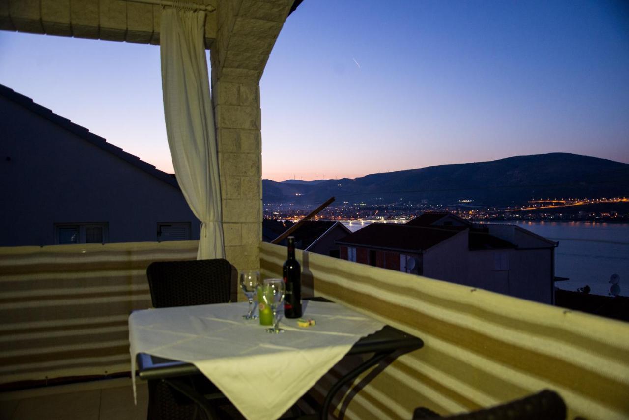 Holidays Apartments Slanada With Terrace And Sea View, Near The Beach & Town Trogir, Free Parking, Quiet Place On Peninsula Ciovo Kültér fotó