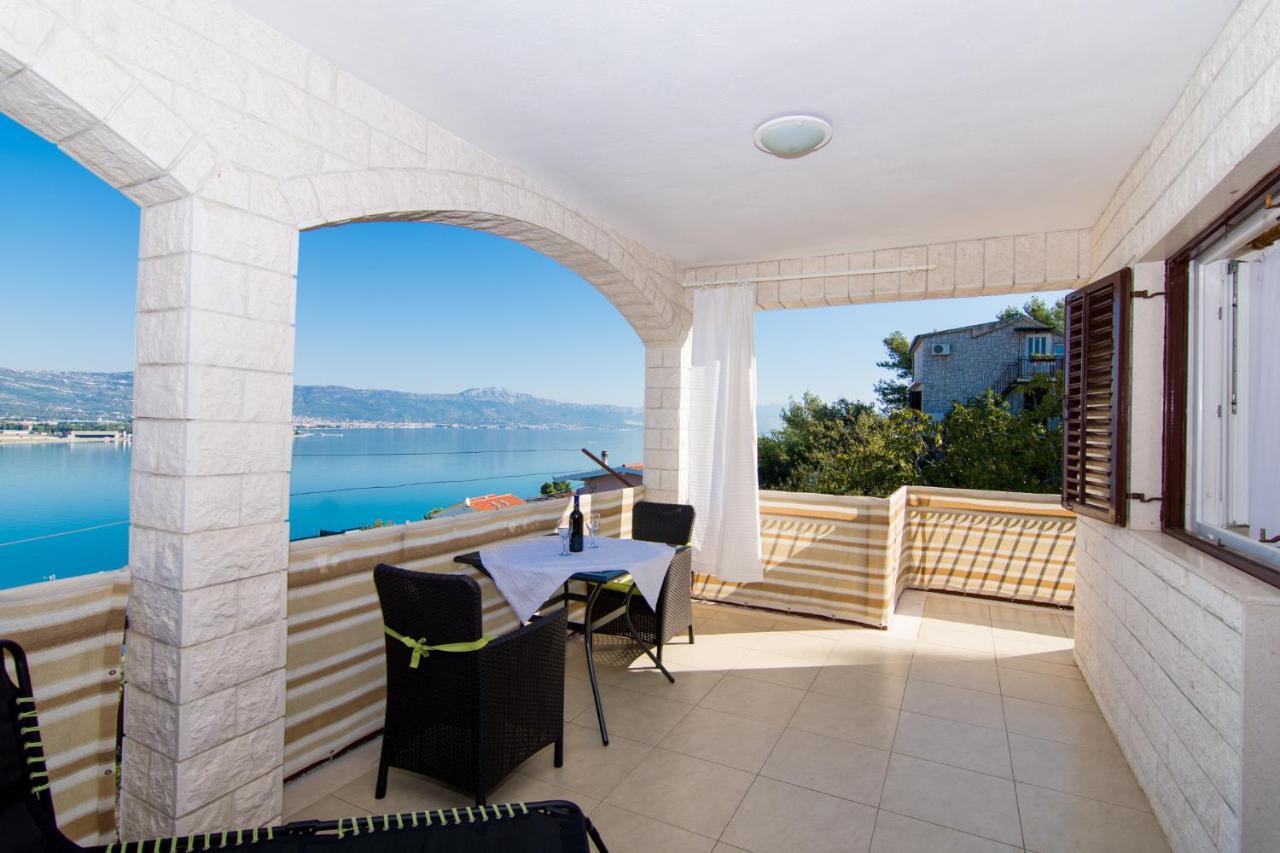 Holidays Apartments Slanada With Terrace And Sea View, Near The Beach & Town Trogir, Free Parking, Quiet Place On Peninsula Ciovo Kültér fotó